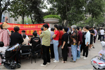 “三院名醫(yī)家鄉(xiāng)行”專家團(tuán)隊(duì) 走進(jìn)沂河新區(qū)致遠(yuǎn)海上傳奇社區(qū)
