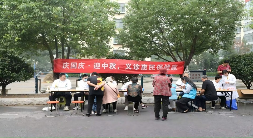 “慶國慶·迎中秋”醫(yī)療惠民保健康——臨沂市第三人民醫(yī)院健康義診走進(jìn)程莊社區(qū)